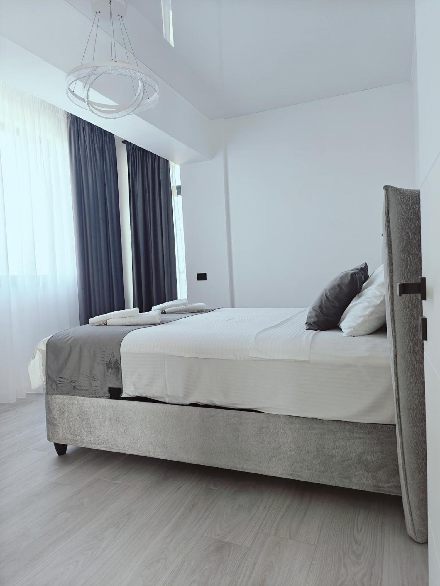 Mamaia Nord Vip Aparthotel 那沃达利 外观 照片