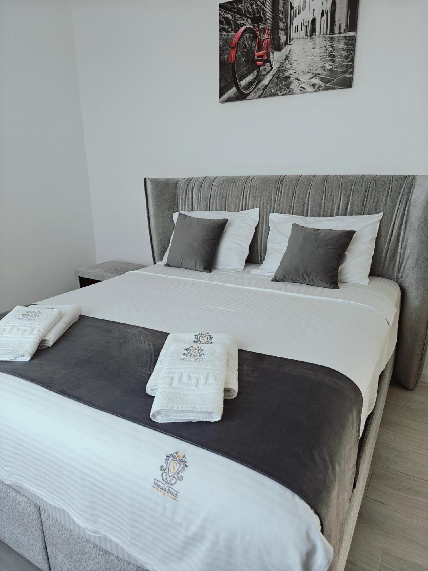 Mamaia Nord Vip Aparthotel 那沃达利 外观 照片