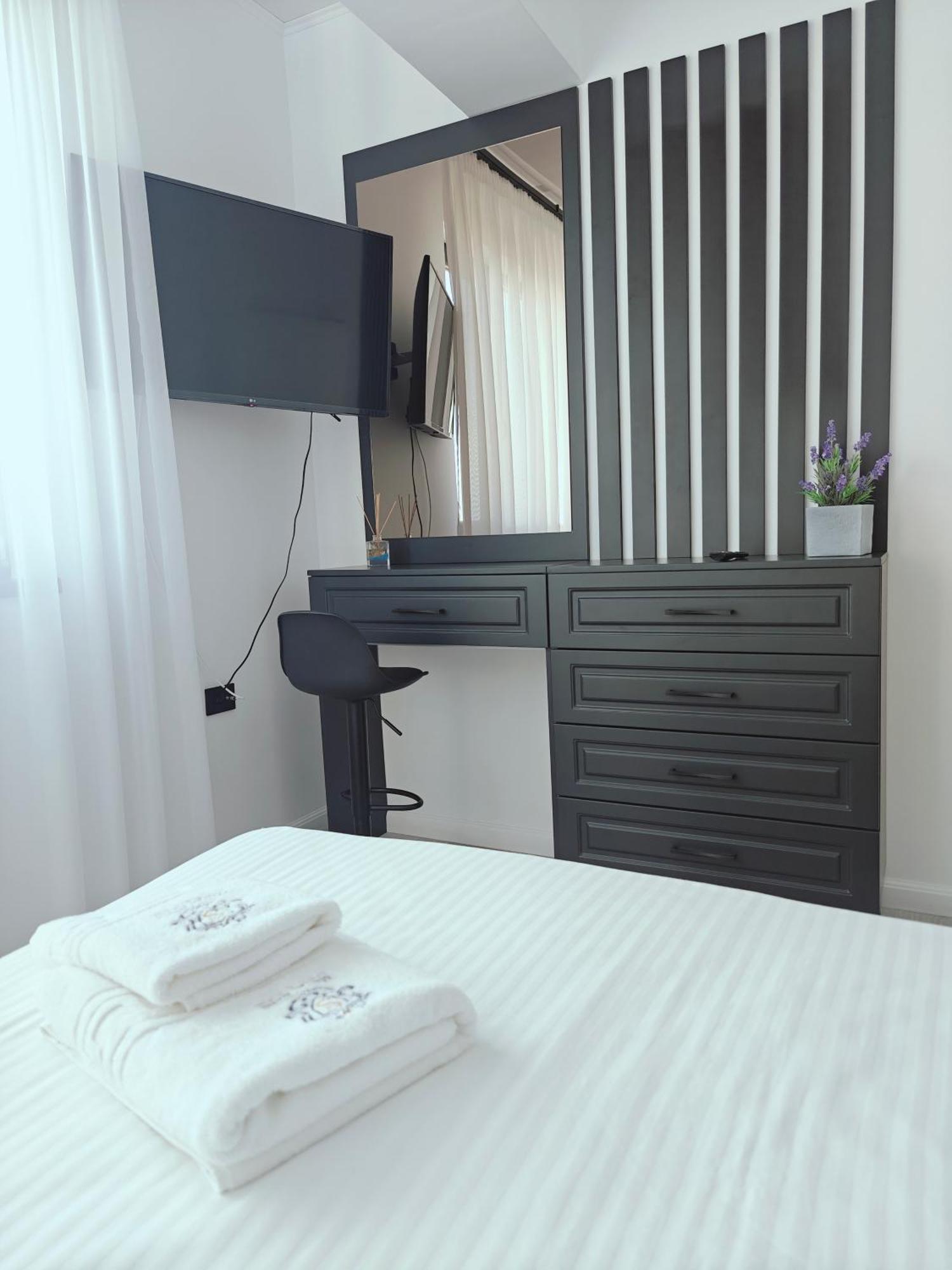 Mamaia Nord Vip Aparthotel 那沃达利 外观 照片
